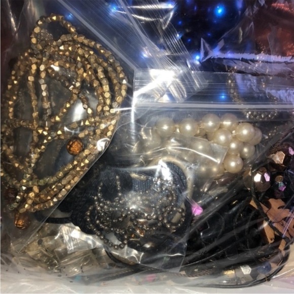 5 Pieces Random Selection Sorted Grab Bag Costume Jewelry - Picture 3 of 5